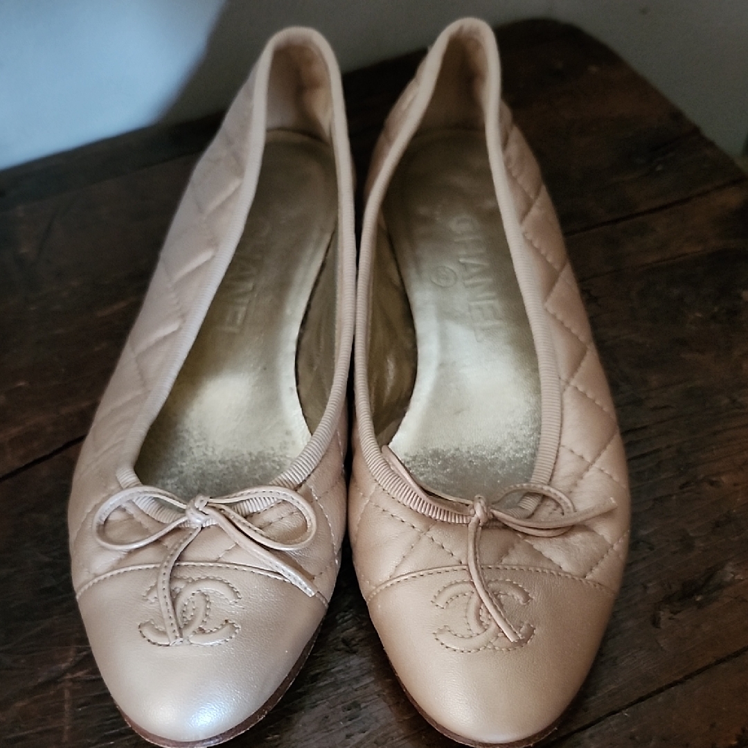 Chanel Quilted Leather Ballet Flats With Bow & Interlocking Logo Size 36